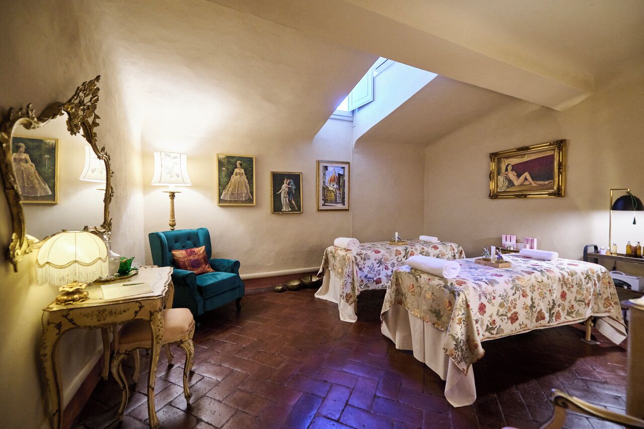 Massages des tissus profonds, soins du visage, 1 salle de soins