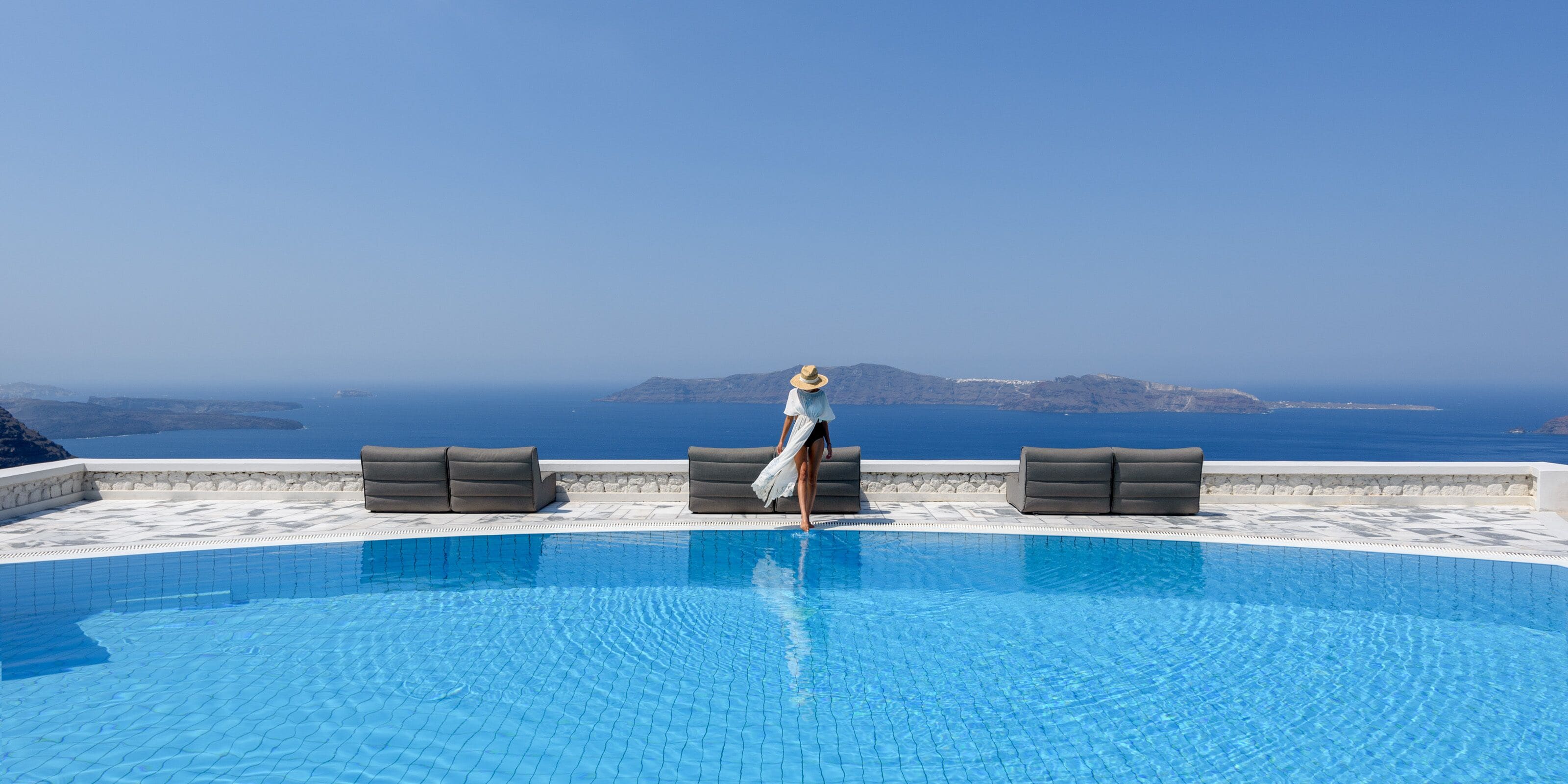 Seasonal outdoor pool, pool umbrellas, sun loungers