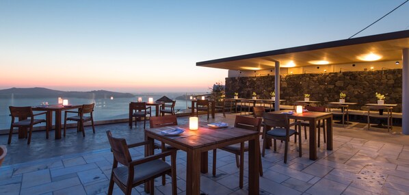 Breakfast, lunch, dinner served; pool views