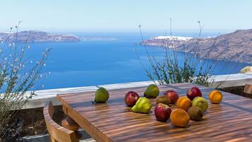 Honeymoon Suite Volcano View | Balcony view