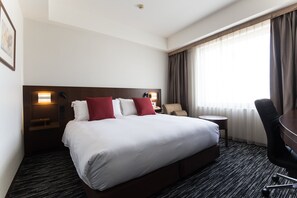 Minibar, in-room safe, desk, blackout drapes - ANA Crowne Plaza Yonago by IHG (Yonago)