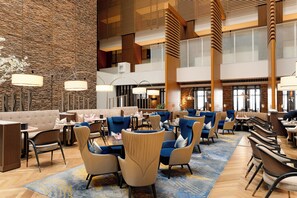 3 间餐厅，供应早餐、午餐和晚餐，意大利菜