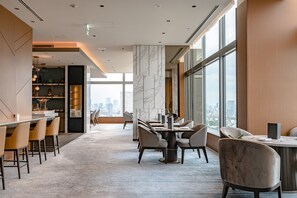 Executive lounge - The Strings by InterContinental Tokyo by IHG (Tokyo)