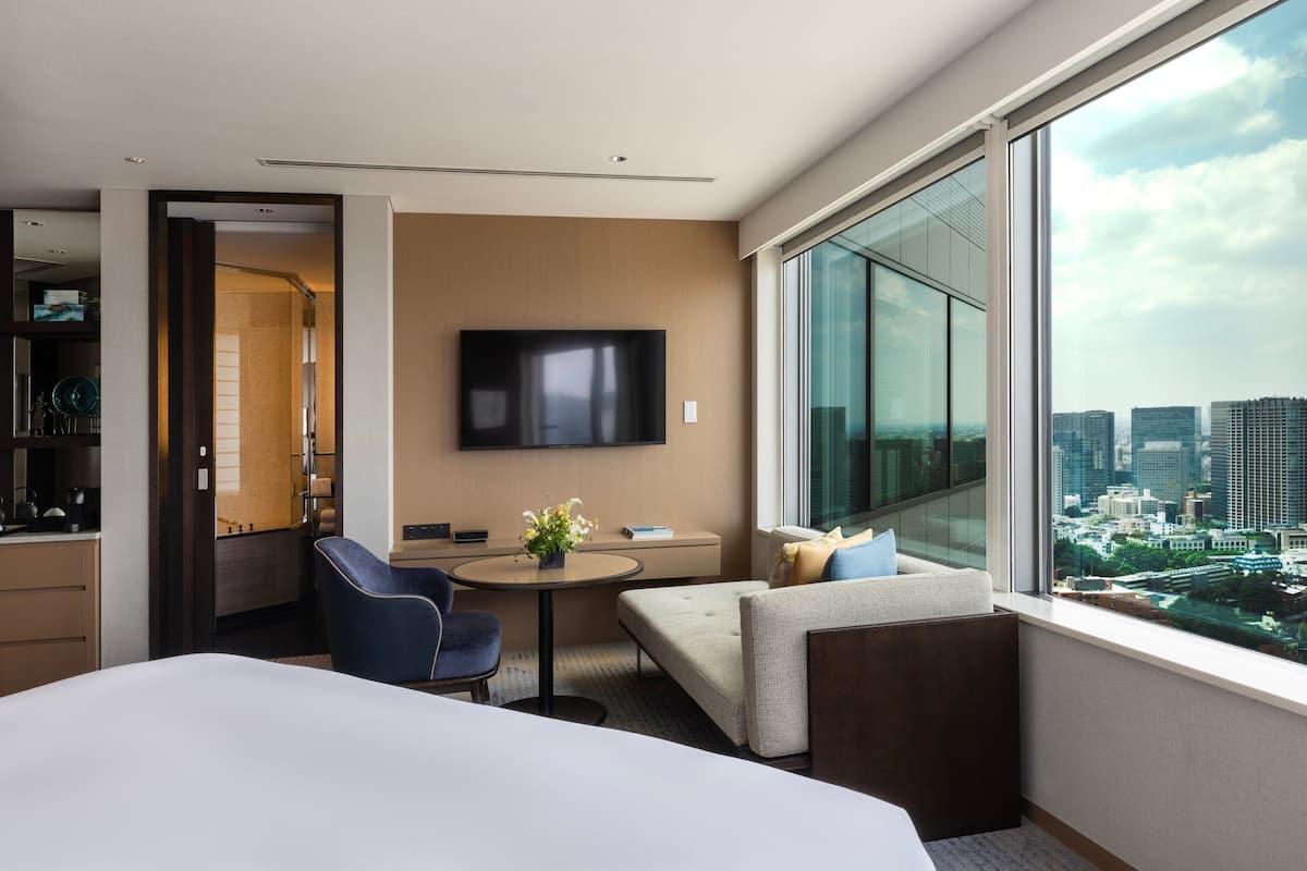 1 bedroom, premium bedding, down comforters, minibar