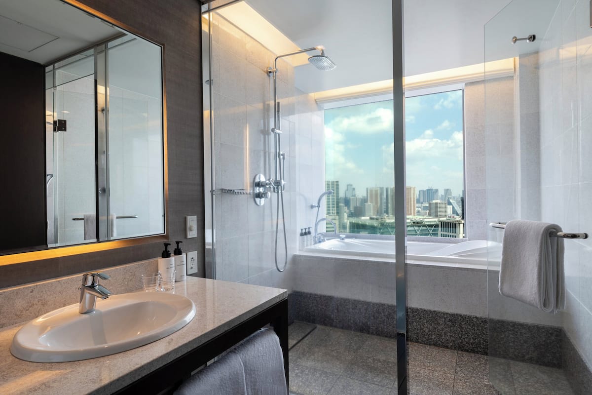 Premium Room, 1 King Bed, Club Lounge Access (Luxury Bath, View) | 1 bedroom, premium bedding, down comforters, minibar