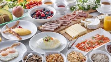 Se ofrece un desayuno bufé (4934 JPY por persona)