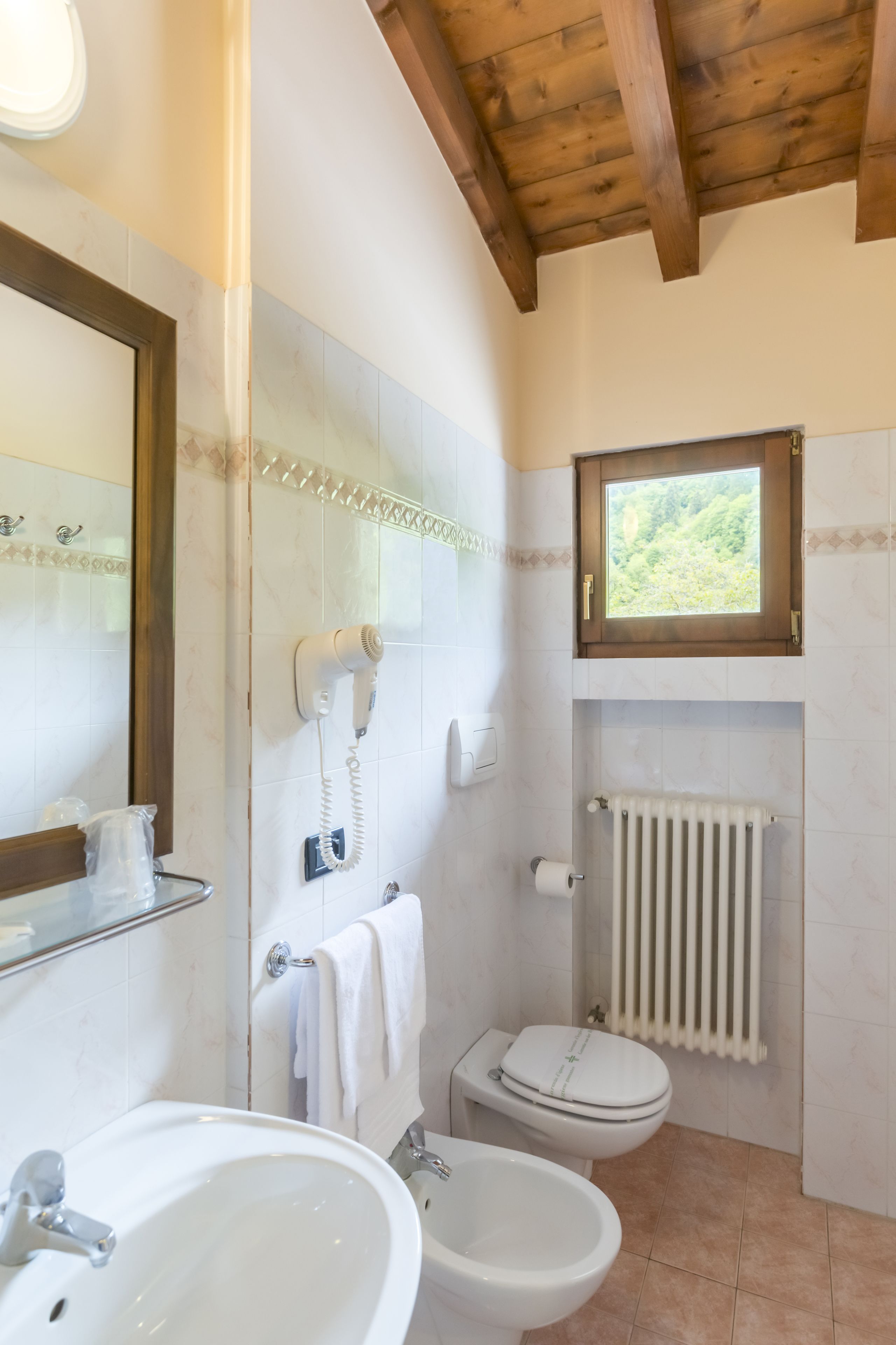 classic twin room | bathroom | shower, rainfall showerhead, free toiletries, hair dryer