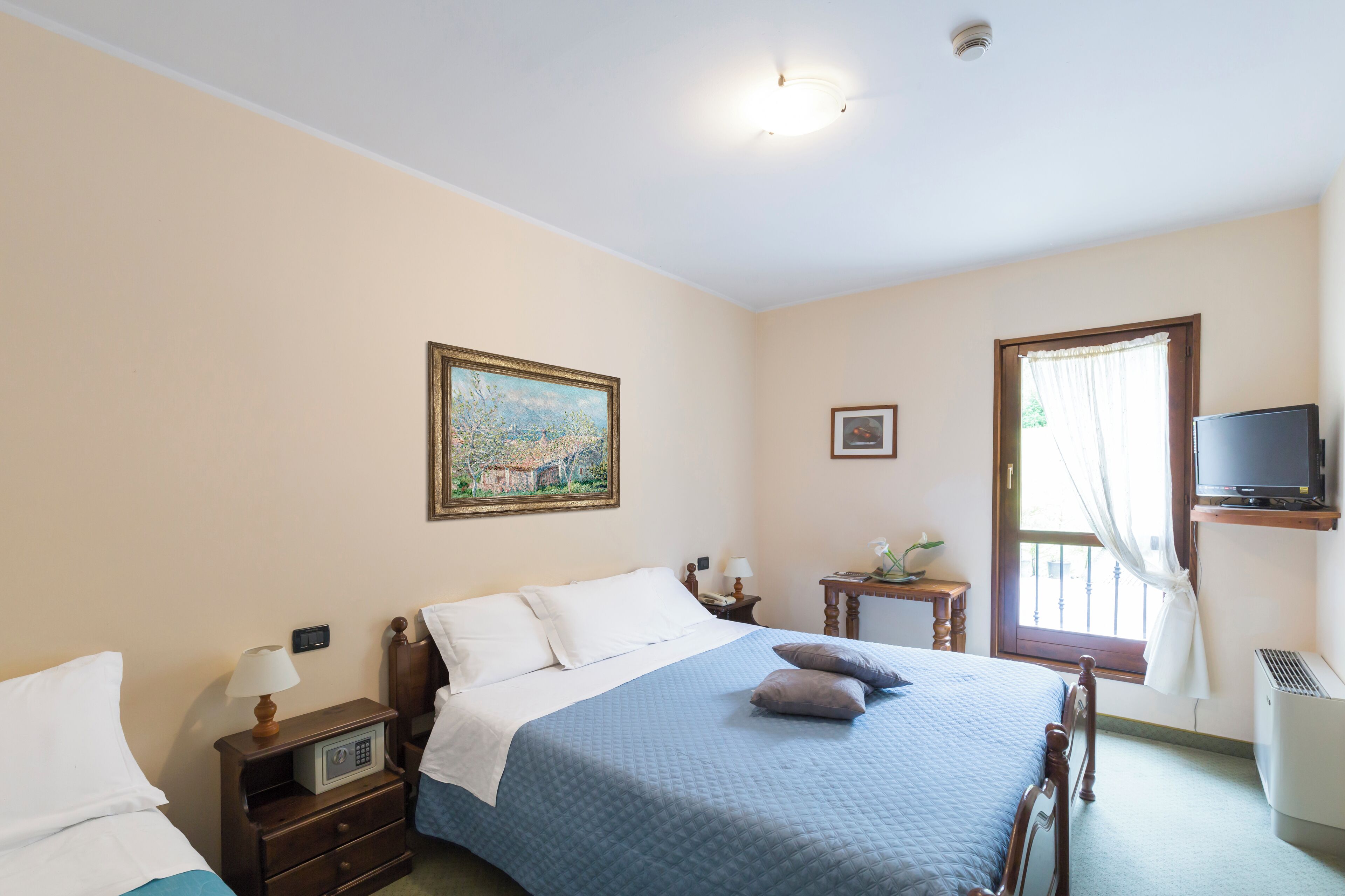 Zimmersafe, Schreibtisch, Babybetten, kostenloses WLAN