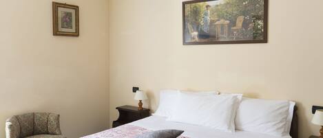 Chambre classique double pour 1 personne | Coffre-fort, bureau, lit de bébé (supplément), accÚs au Wi-Fi (inclus)