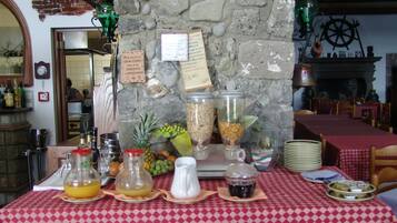Desayuno bufé gratuito y diario
