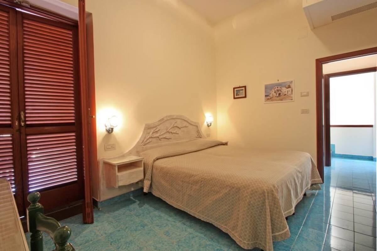 double room, terrace, sea view | premium bedding, desk, cots/infant beds, rollaway beds