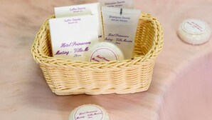 A wicker basket containing toiletries and a hotel brochure. - Hotel Primavera (Stresa)