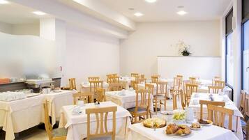 Tägliches inbegriffenes Frühstücksbuffet