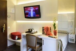 Minibar, in-room safe, desk, free WiFi - Hotel Primavera (Stresa)