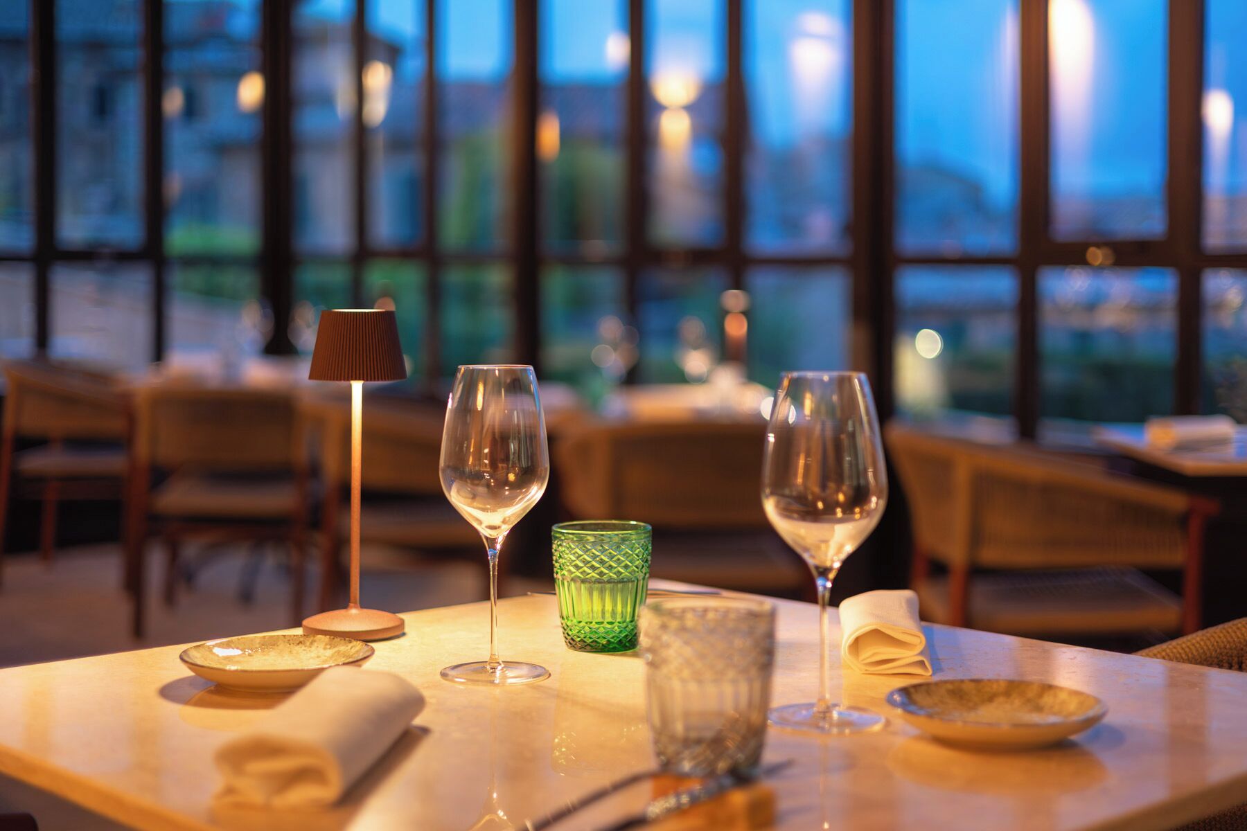 Petit déjeuner, déjeuner et dîner servis sur place