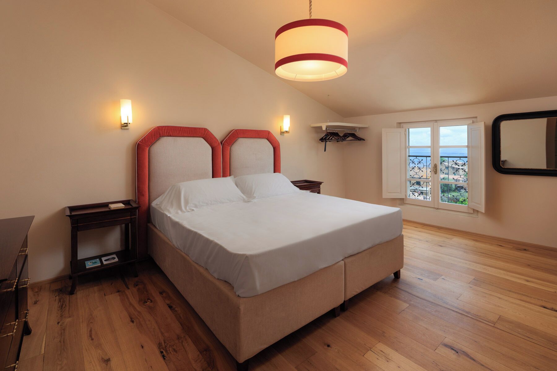 Suite junior, vista al patio | Ropa de cama hipoalergénica, cunas y camas extra 