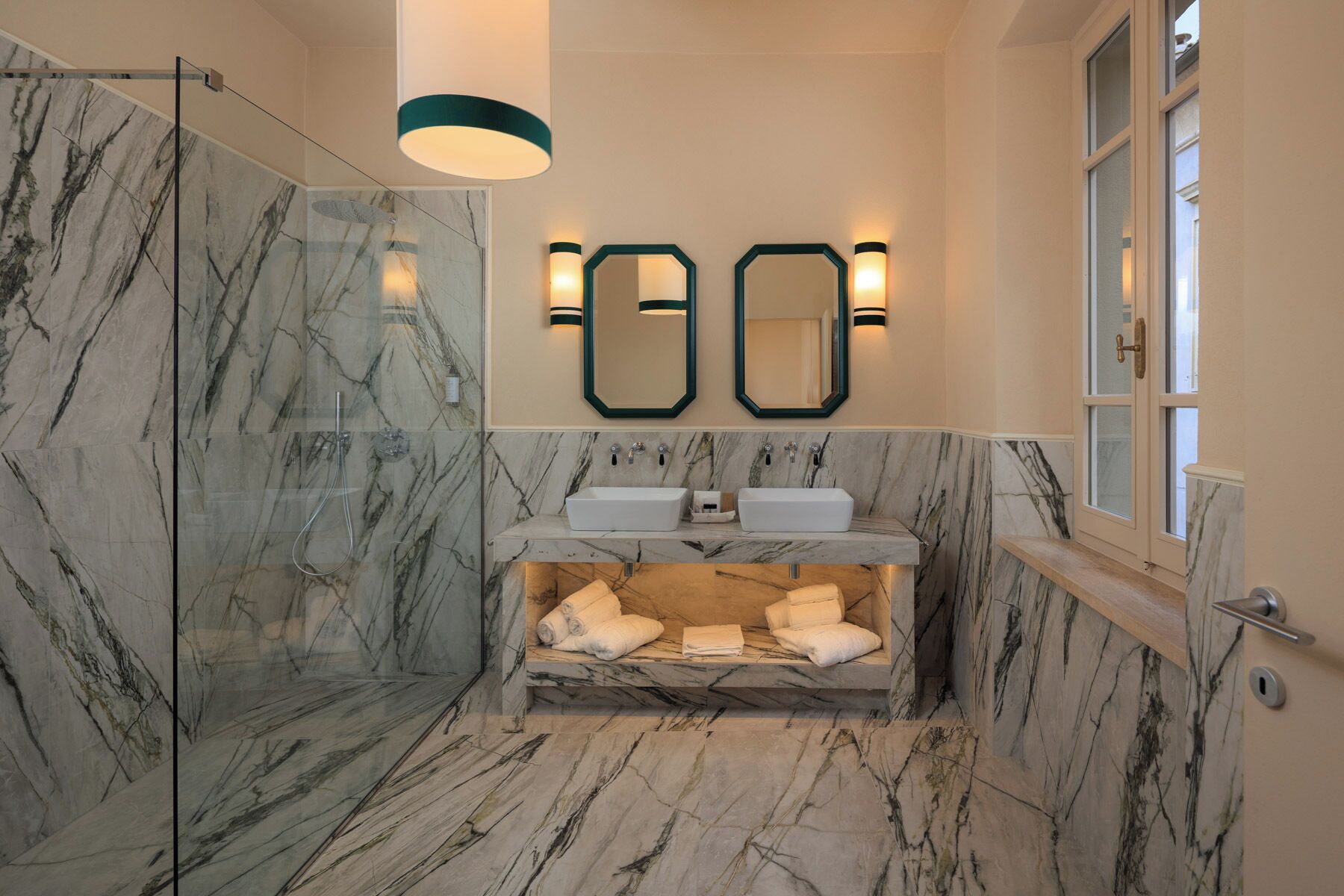 Comfort Suite, Hill View | Bathroom | Shower, rainfall showerhead, hair dryer, bidet