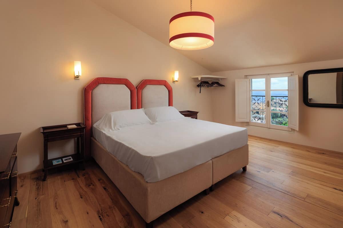 Junior Suite, Courtyard View