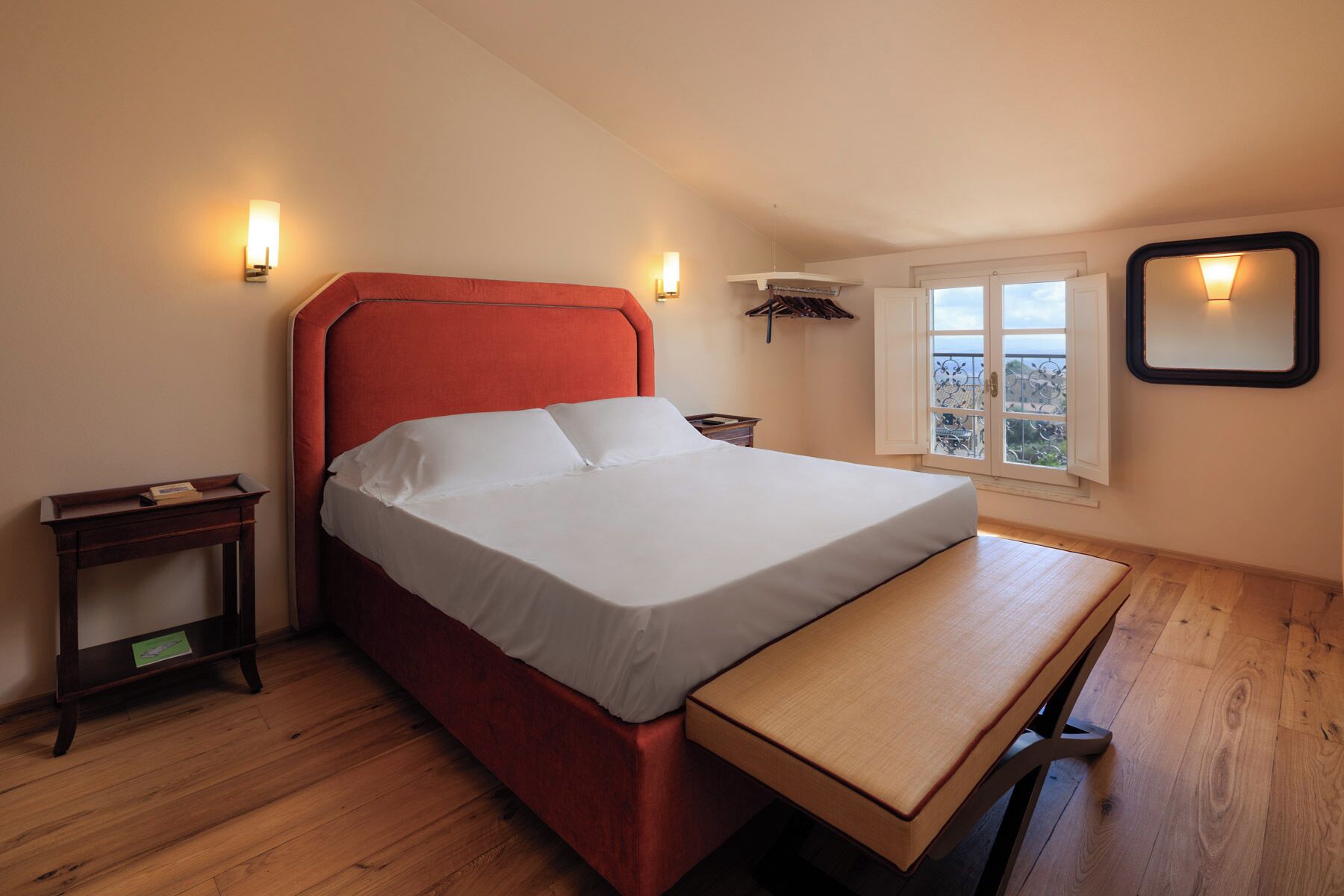 Superior Suite, Hill View