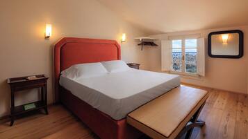 Superior Suite, Hill View | Hypo-allergenic bedding, cribs/infant beds, rollaway beds