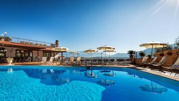 Outdoor pool, pool umbrellas, sun loungers