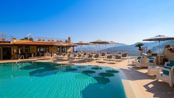 Outdoor pool, pool umbrellas, sun loungers