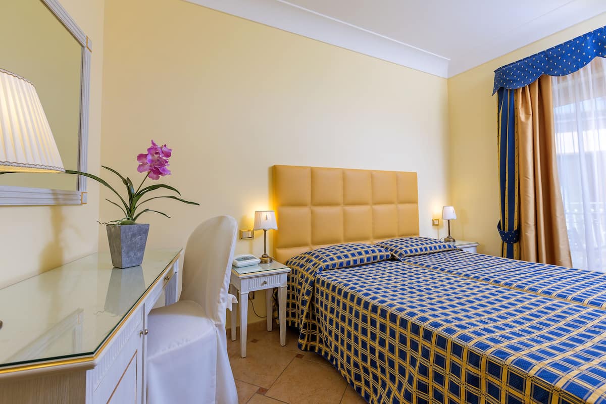 Down duvets, in-room safe, desk, blackout curtains
