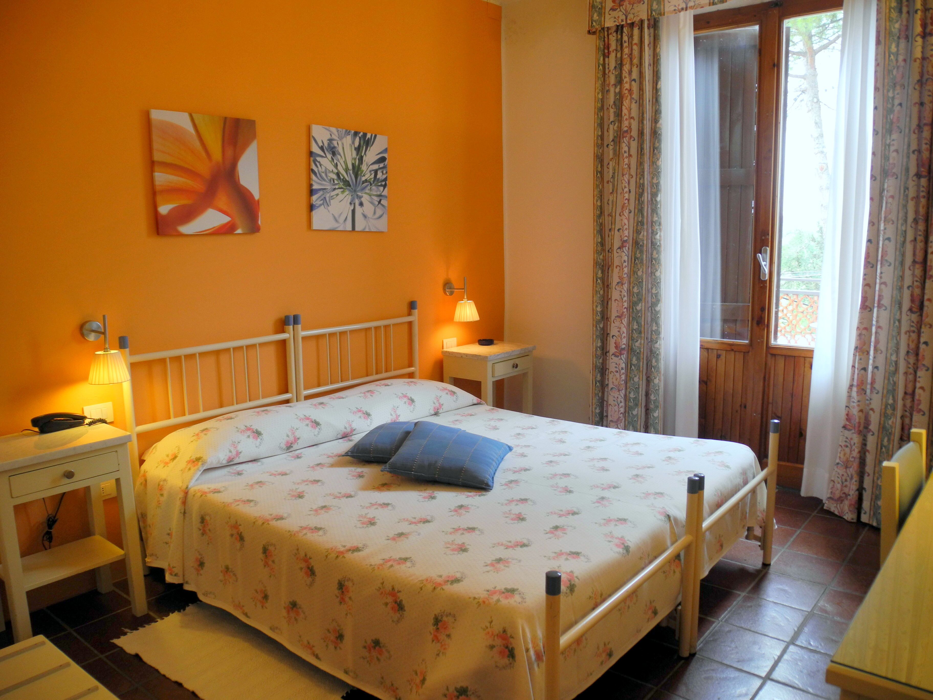 superior double room, balcony | minibar, in-room safe, desk, blackout curtains