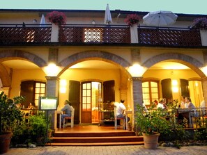 Breakfast, lunch and dinner served - Hotel Le Renaie (San Gimignano)