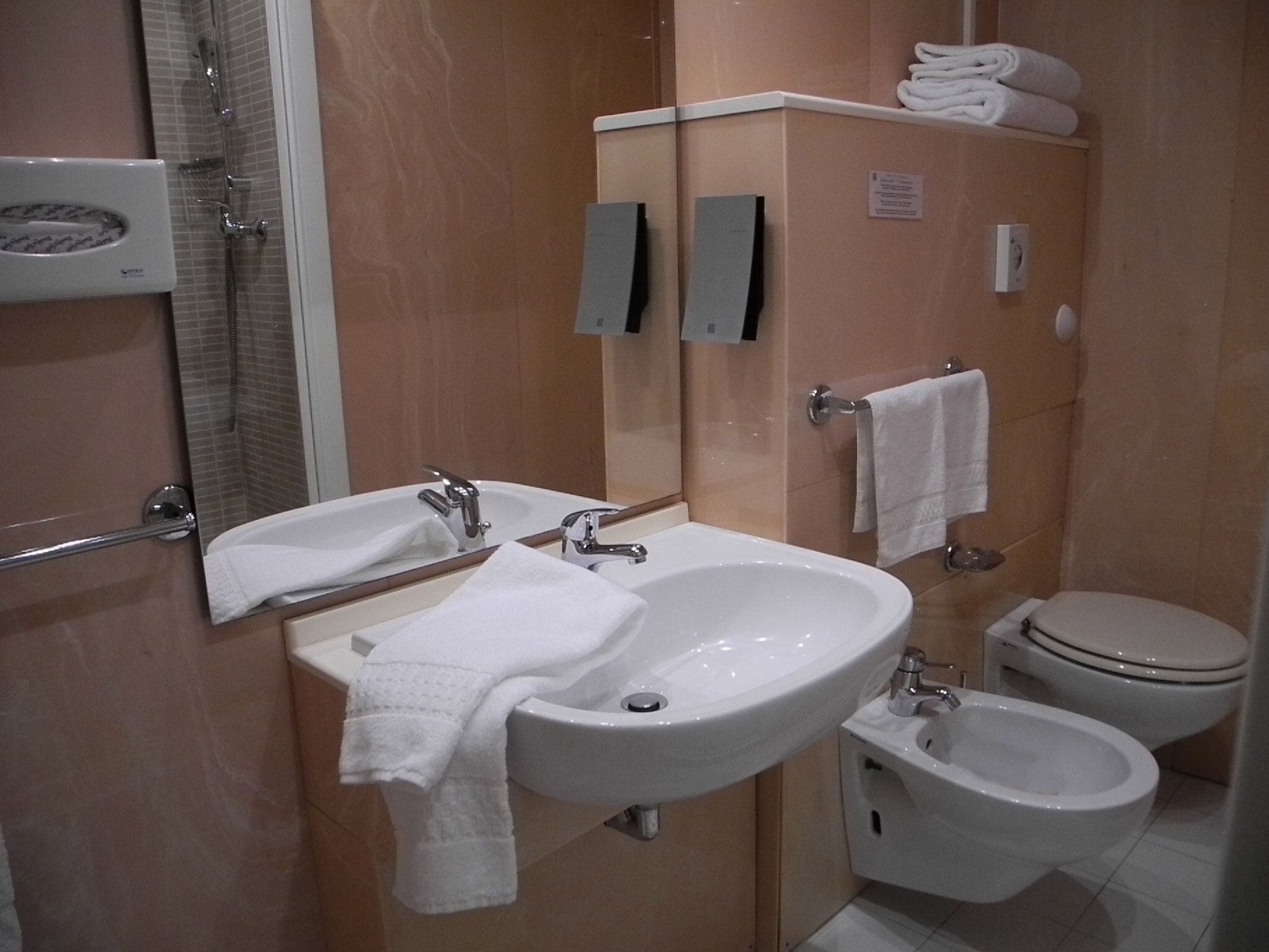 superior double room, balcony | bathroom | free toiletries, hair dryer, bidet, towels