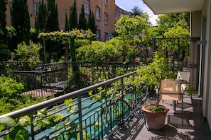 Junior Suite (Garden) | Pillowtop beds, minibar, in-room safe, desk
