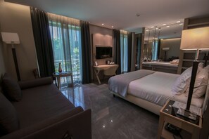 Deluxe-Suite (Mini Suite Elegant) | Pillowtop-Betten, Minibar, Zimmersafe, Schreibtisch