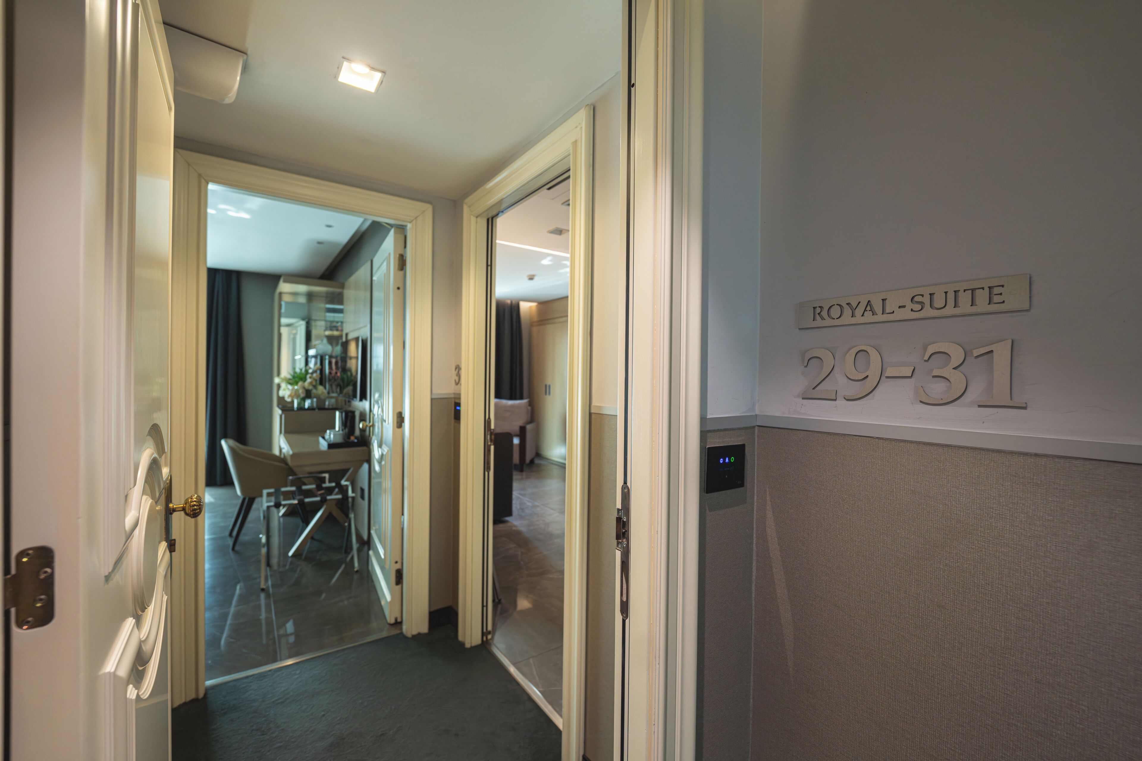 Royal Suite | Pillowtop beds, minibar, in-room safe, desk