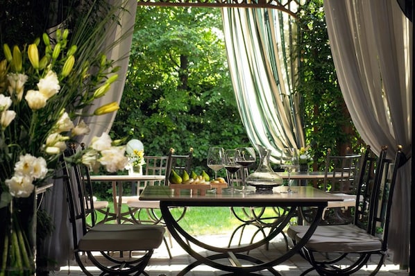 Petit déjeuner servi sur place