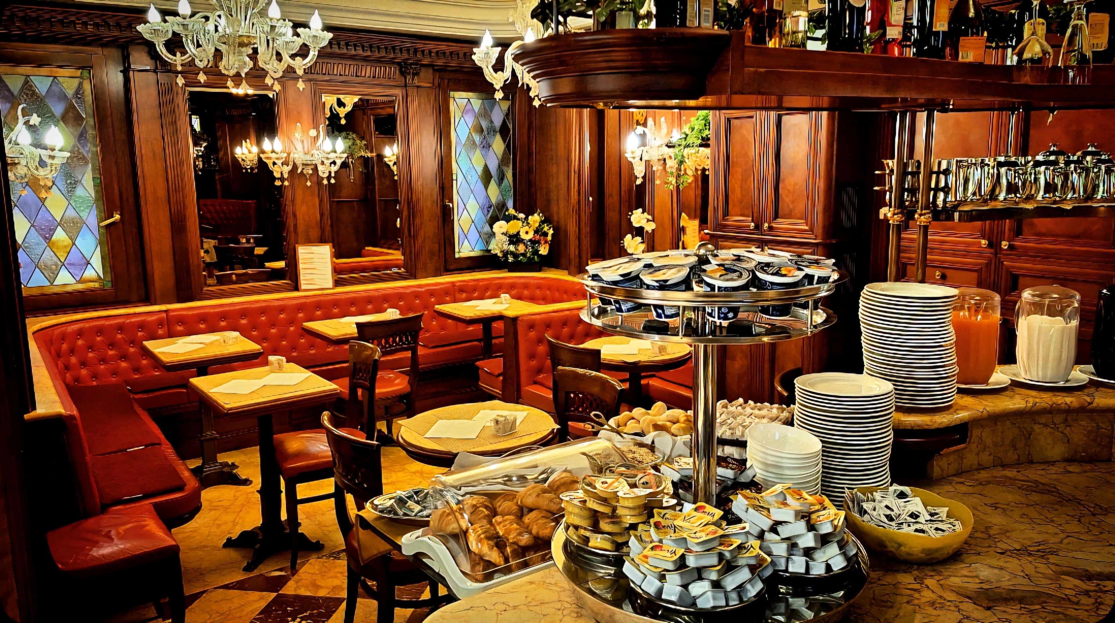Daily continental breakfast (EUR 10.00 per person)