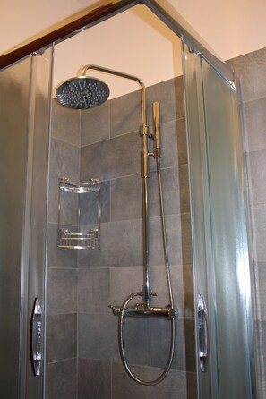 Standard Single Room, 1 Bedroom, Non Smoking, City View | Bathroom shower - Albergo Residence Italia (Pordenone)