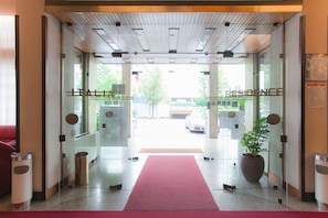 Check-in-/Check-out-Schalter