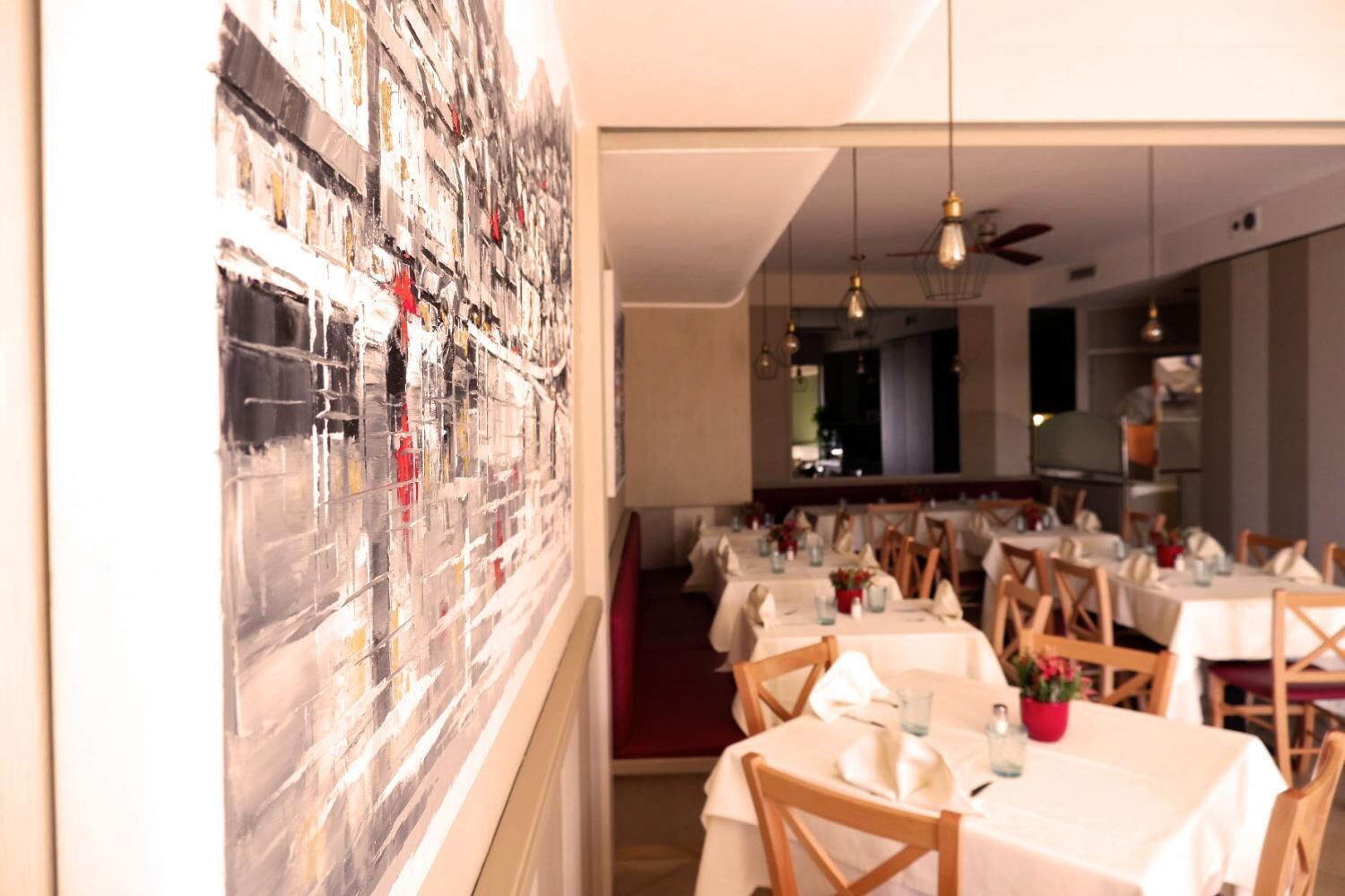 breakfast, lunch, dinner served; pizza