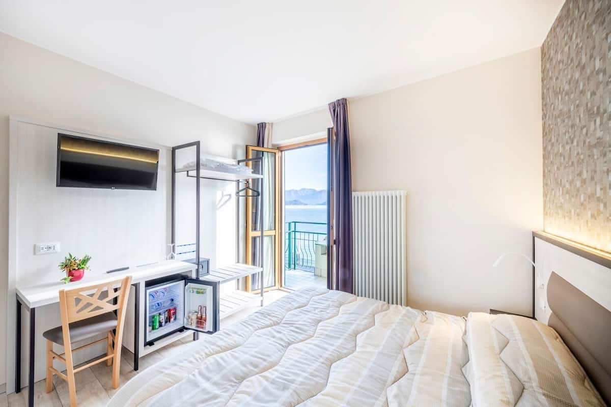 in-room safe, desk, free wifi