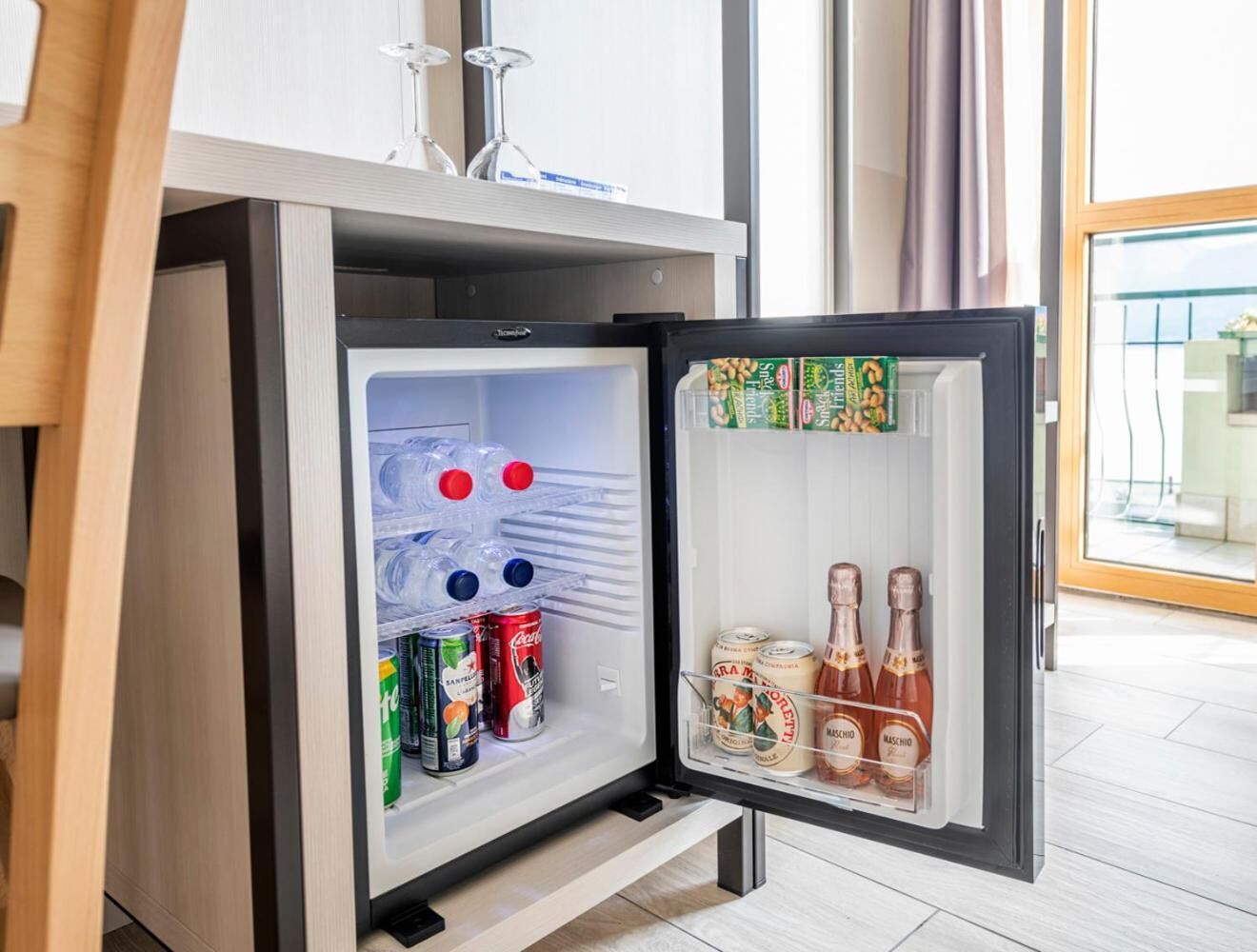 in-room safe, desk, free wifi