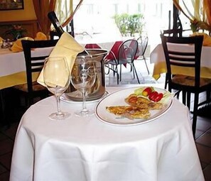 Breakfast, lunch and dinner served - Hotel Argegno (Argegno)