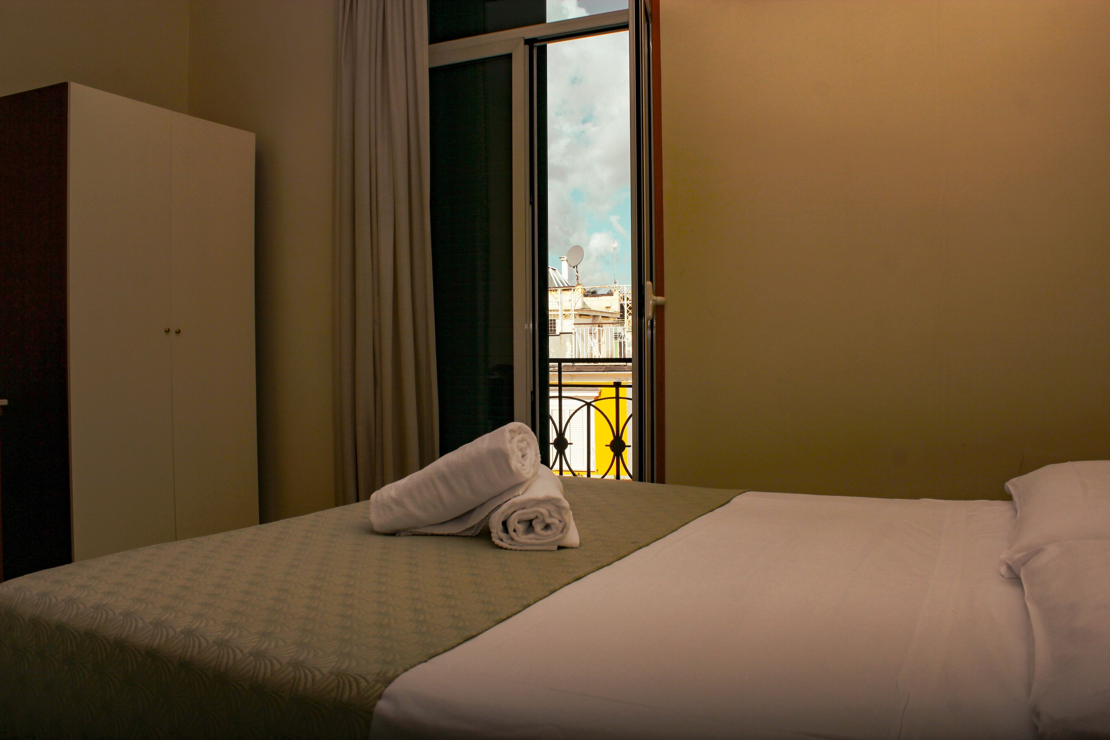 Minibar, décoration personnalisée, bureau, Wi-Fi gratuit