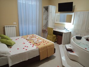 Chambre Luxe | Minibar, décoration personnalisée, bureau, Wi-Fi gratuit