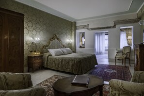 Minibar, coffres-forts dans les chambres, bureau, chambres insonorisées