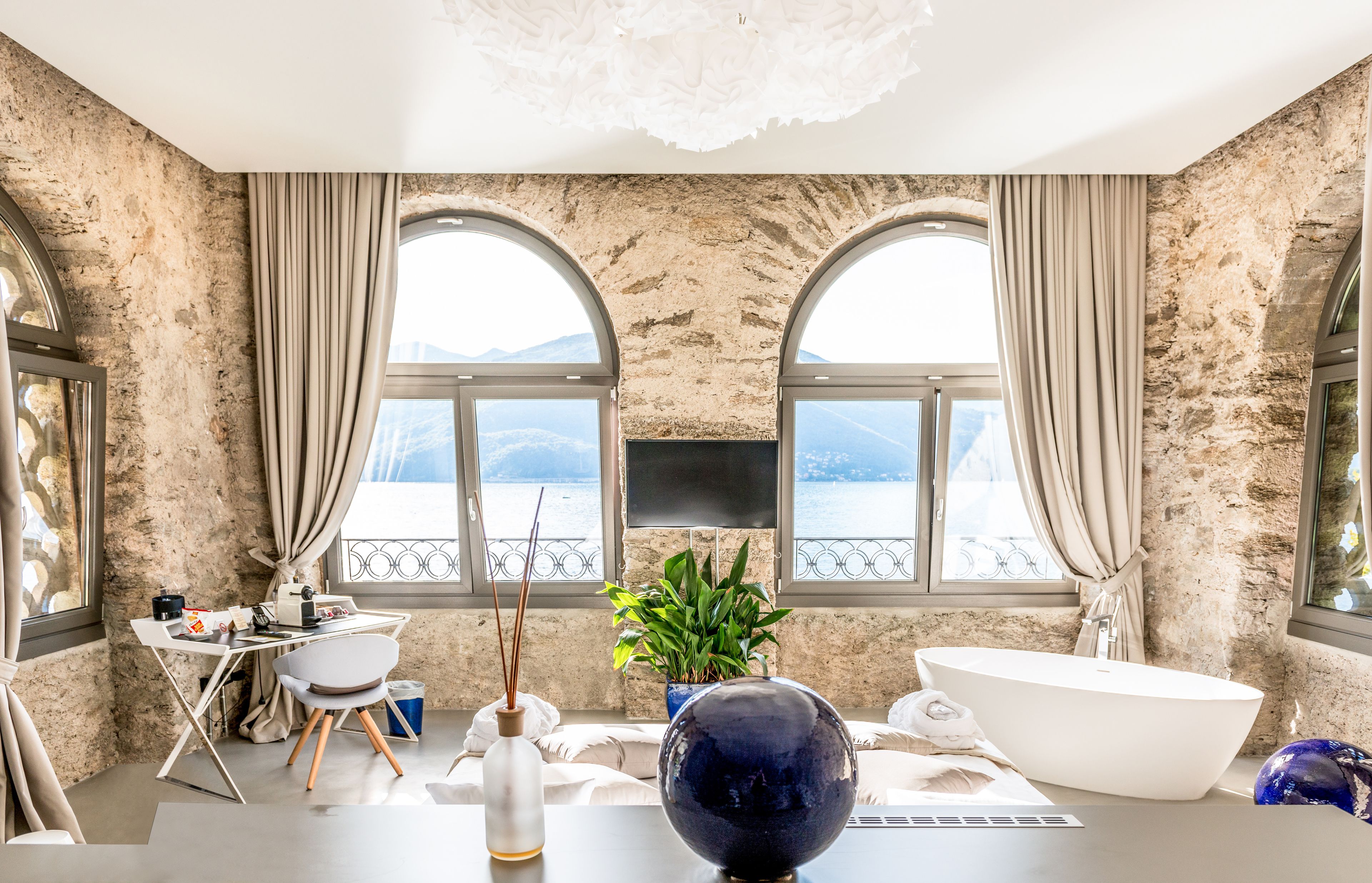 royal suite, lake view | 1 bedroom, hypo-allergenic bedding, down duvets, minibar