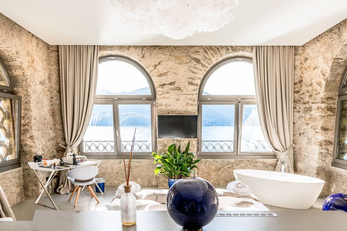 royal suite, lake view | 1 bedroom, hypo-allergenic bedding, down duvets, minibar