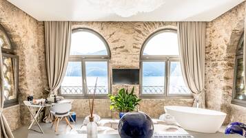 Prestige Suite, Lake View