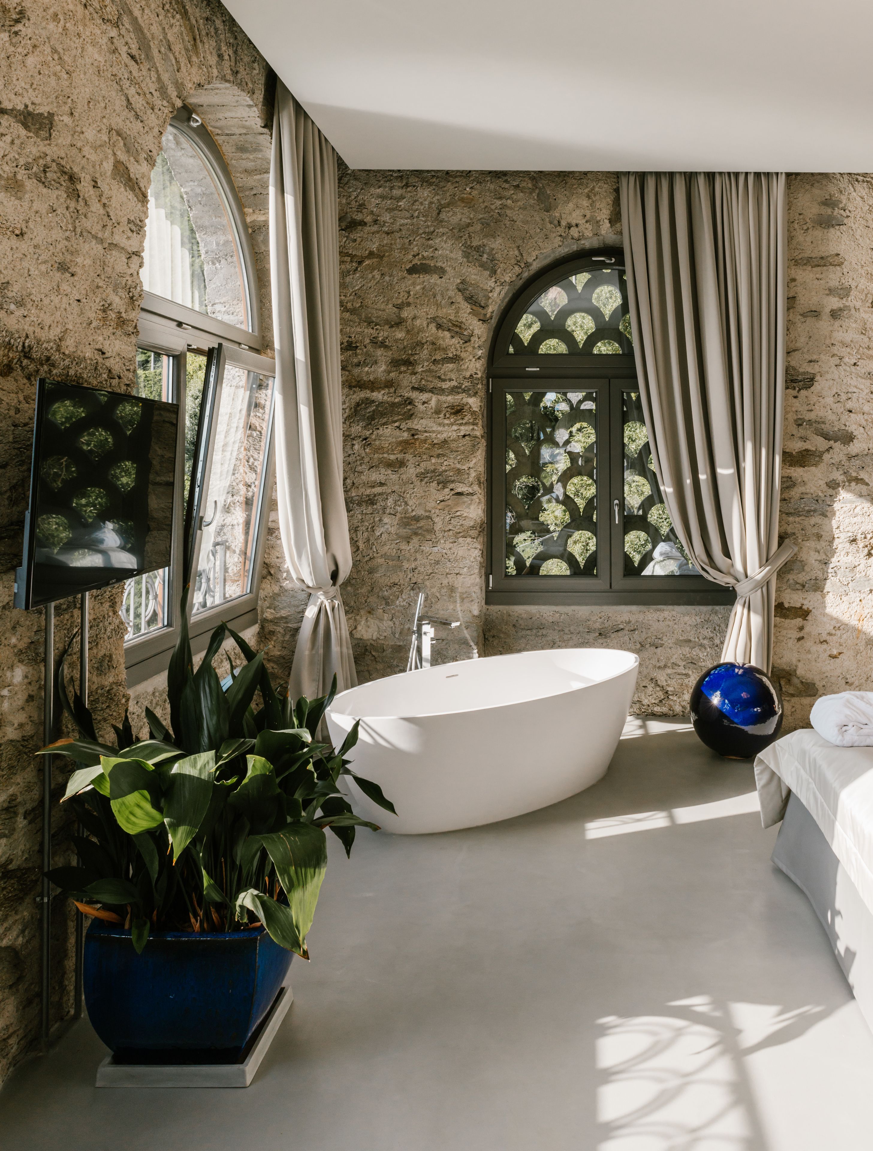 royal suite, lake view | room amenity