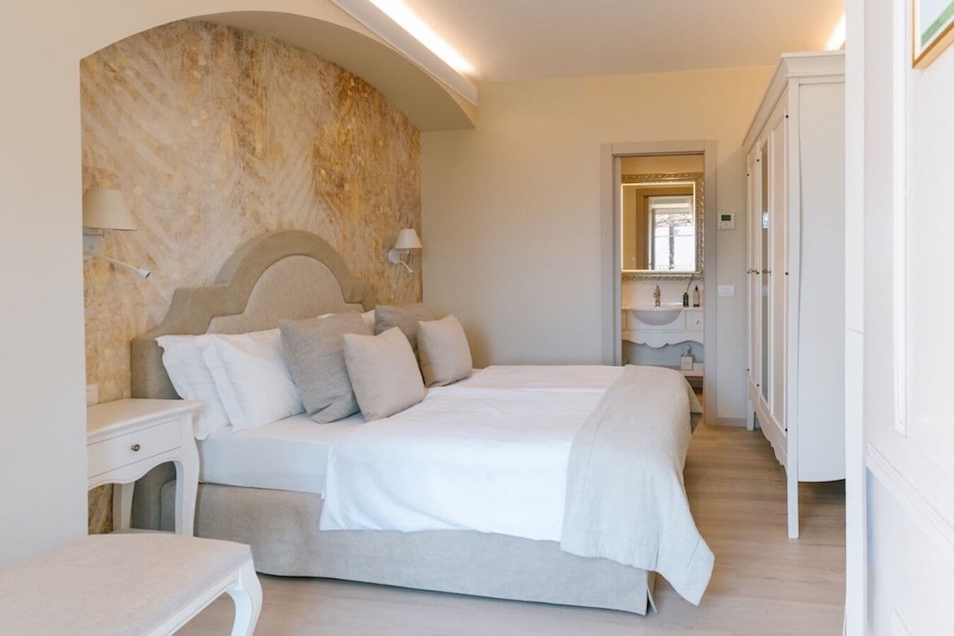 Superior Room, Patio | Hypo-allergenic bedding, down comforters, minibar, in-room safe