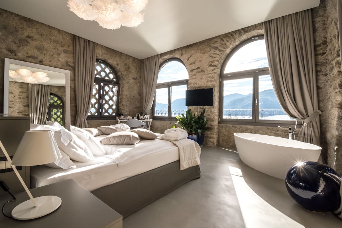 royal suite, lake view | 1 bedroom, hypo-allergenic bedding, down duvets, minibar